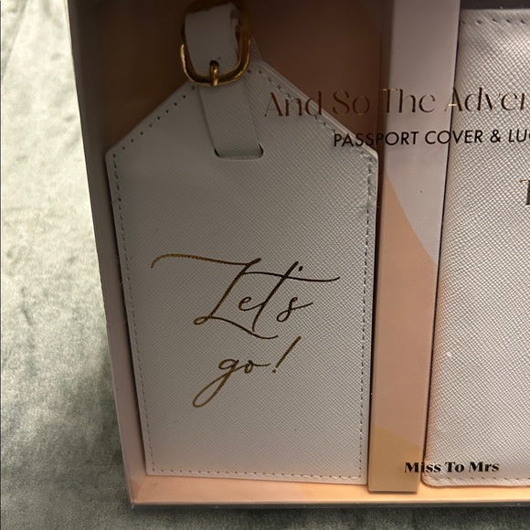 Miss to Mrs Passport Cover and Luggage Tag White withGold, New with tags - Picture 3 of 4